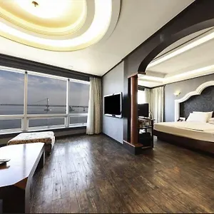 Hotel Bridge, Busan